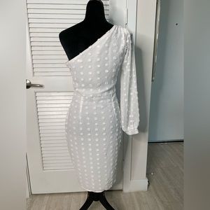 White fitted polkadot dress.